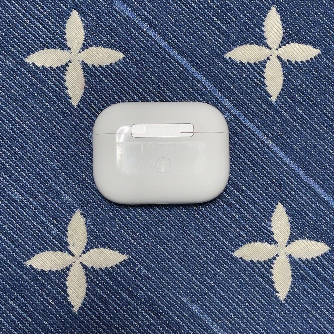 【美品】Apple AirPods pro 2 第二世代 ケースのみ