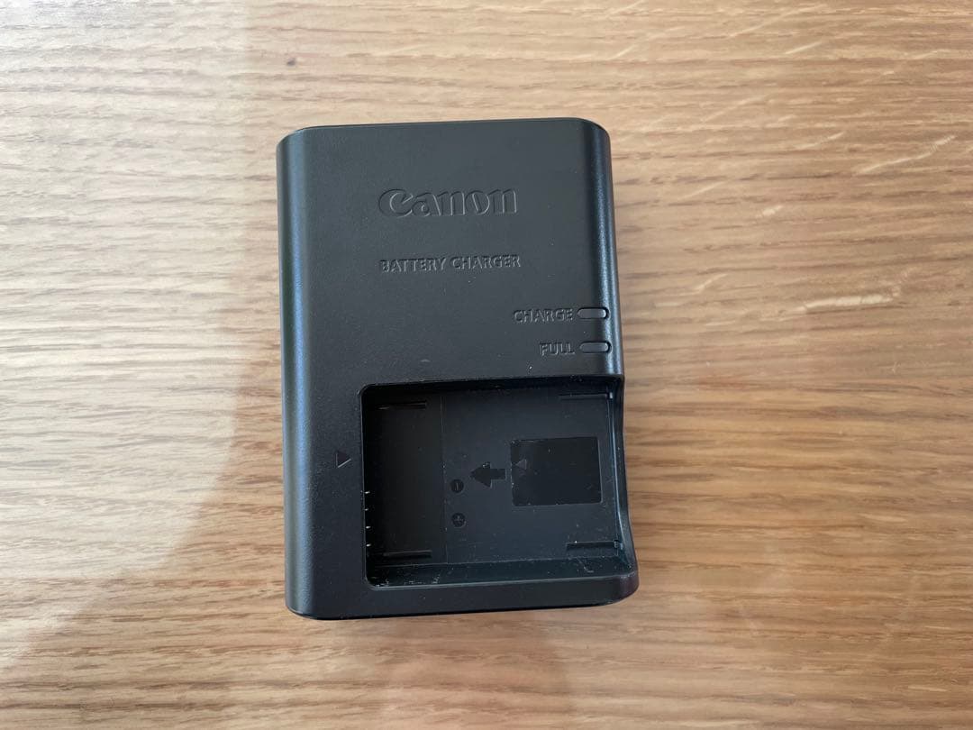 Canon eos kiss m ミラーレス一眼カメラ　ブラック