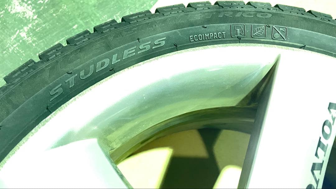 VOLVO 18インチ スタッドレスタイヤセット