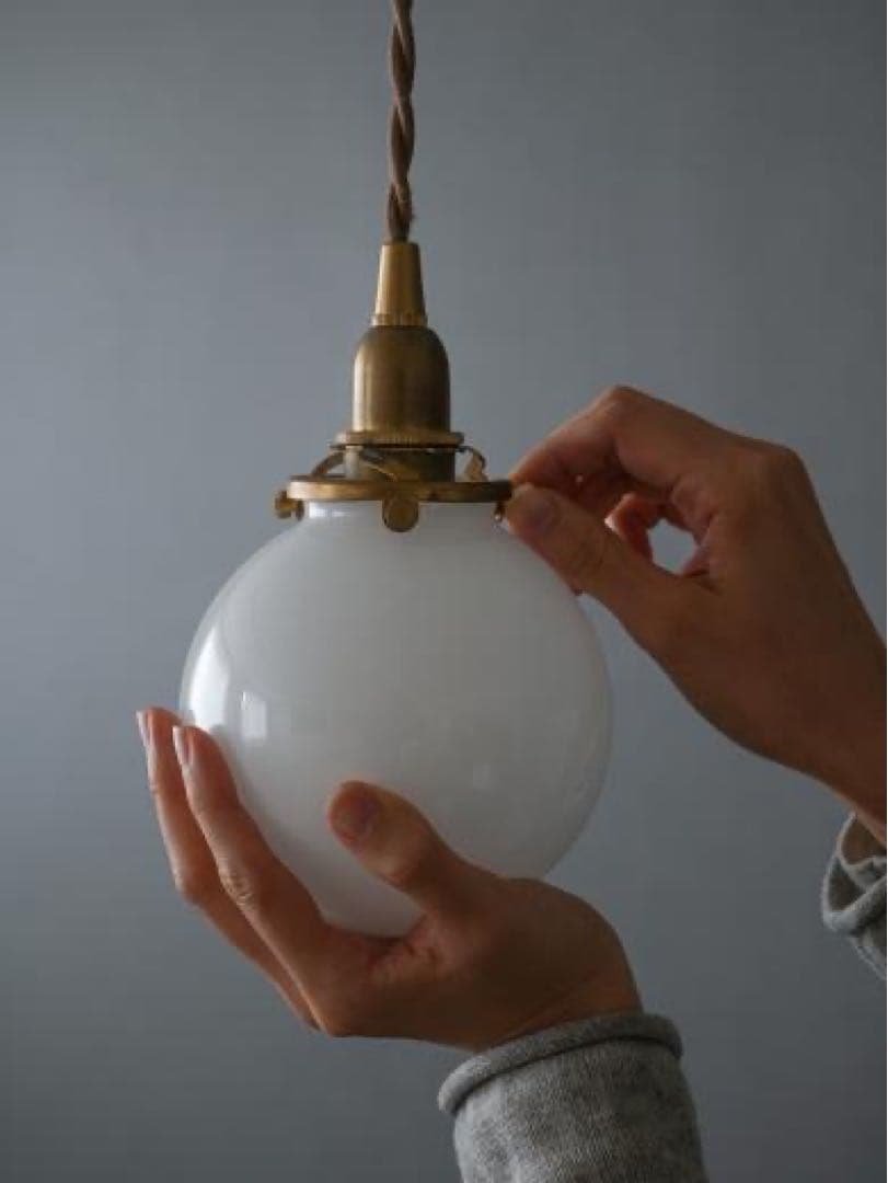 ガラス製球形ペンダントライト