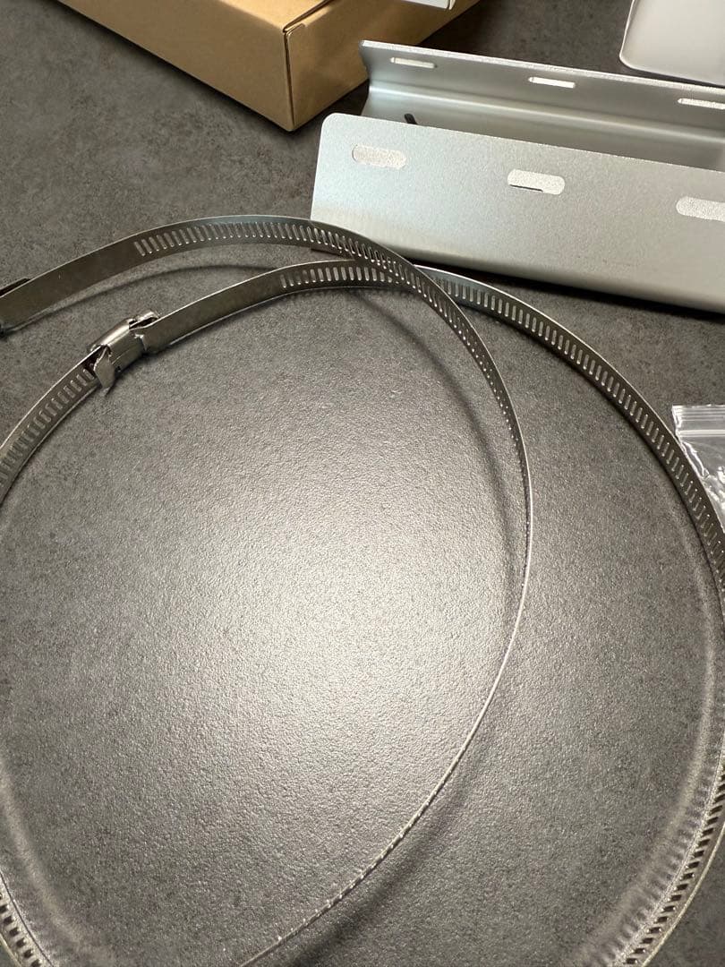 SwitchBot ソーラー屋外用防犯カメラセット 取付金具付き