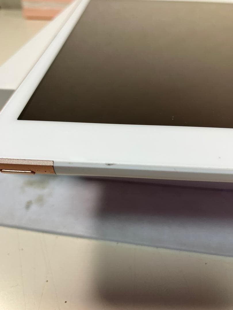 iPad 7世代　32GB ゴールド　セルラー カバーガラス付