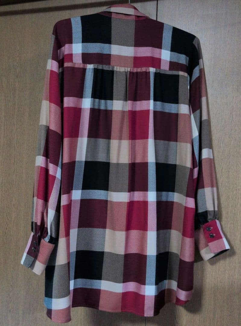 ブルーレーベルクレストブリッジ　 長袖シャツ　赤チェック　リボン付　　美品