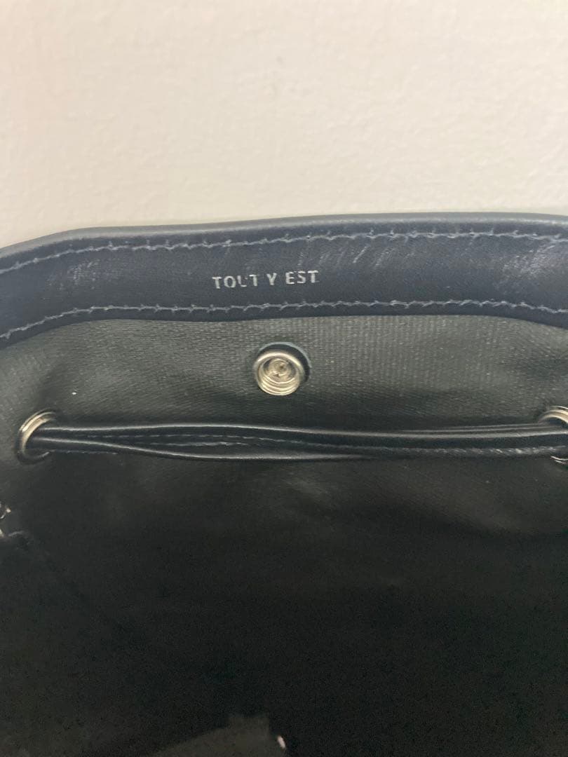 Tout Y Est オリーブグリーン 巾着型ショルダーバッグ