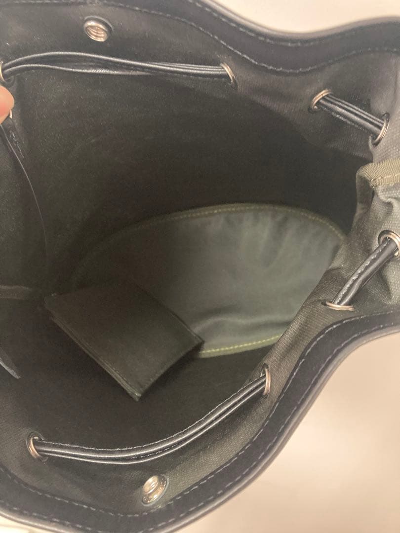 Tout Y Est オリーブグリーン 巾着型ショルダーバッグ