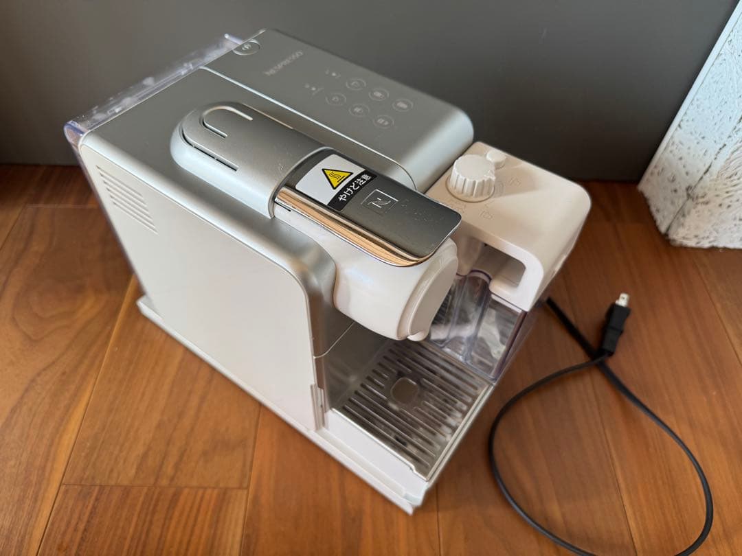 Nespresso エスプレッソマシン ホワイト/シルバー