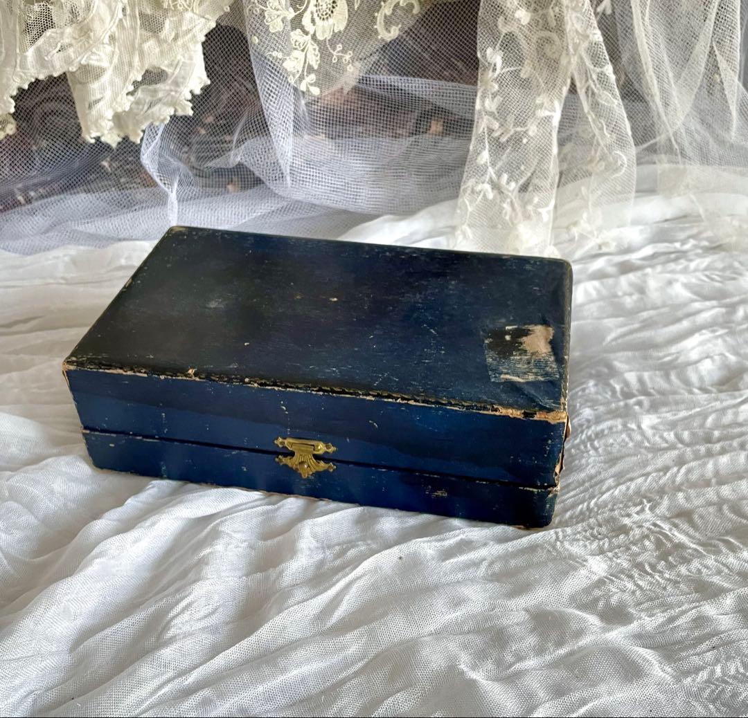 アンティーク ケース入りのサリエールset