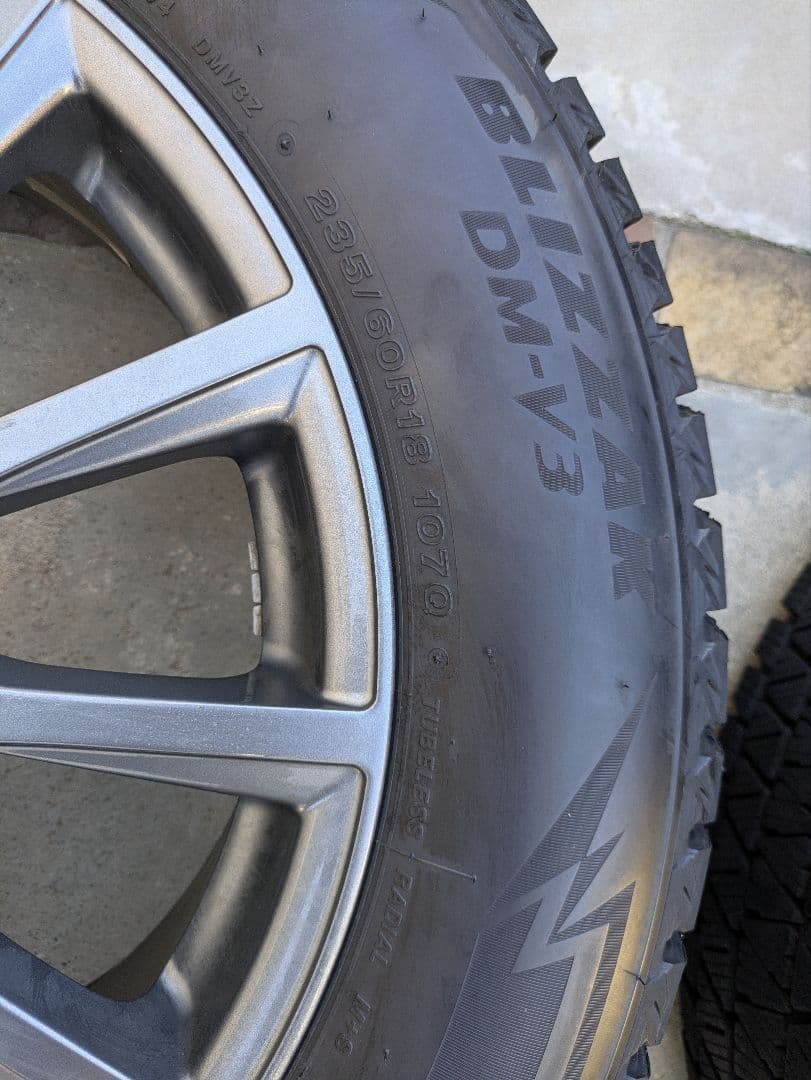 【ゆき】ブリヂストン　BLIZZAK　DM-V3　235/60R18