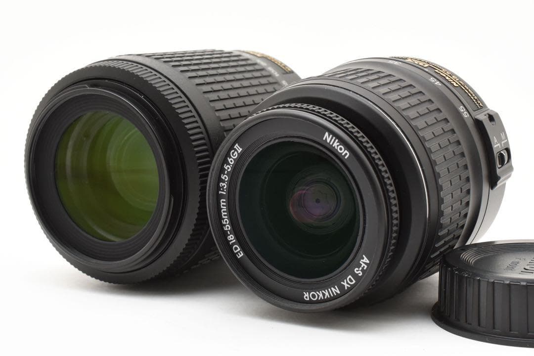 美品　Nikon D5600 ダブルズームセット　Wi-Fi搭載