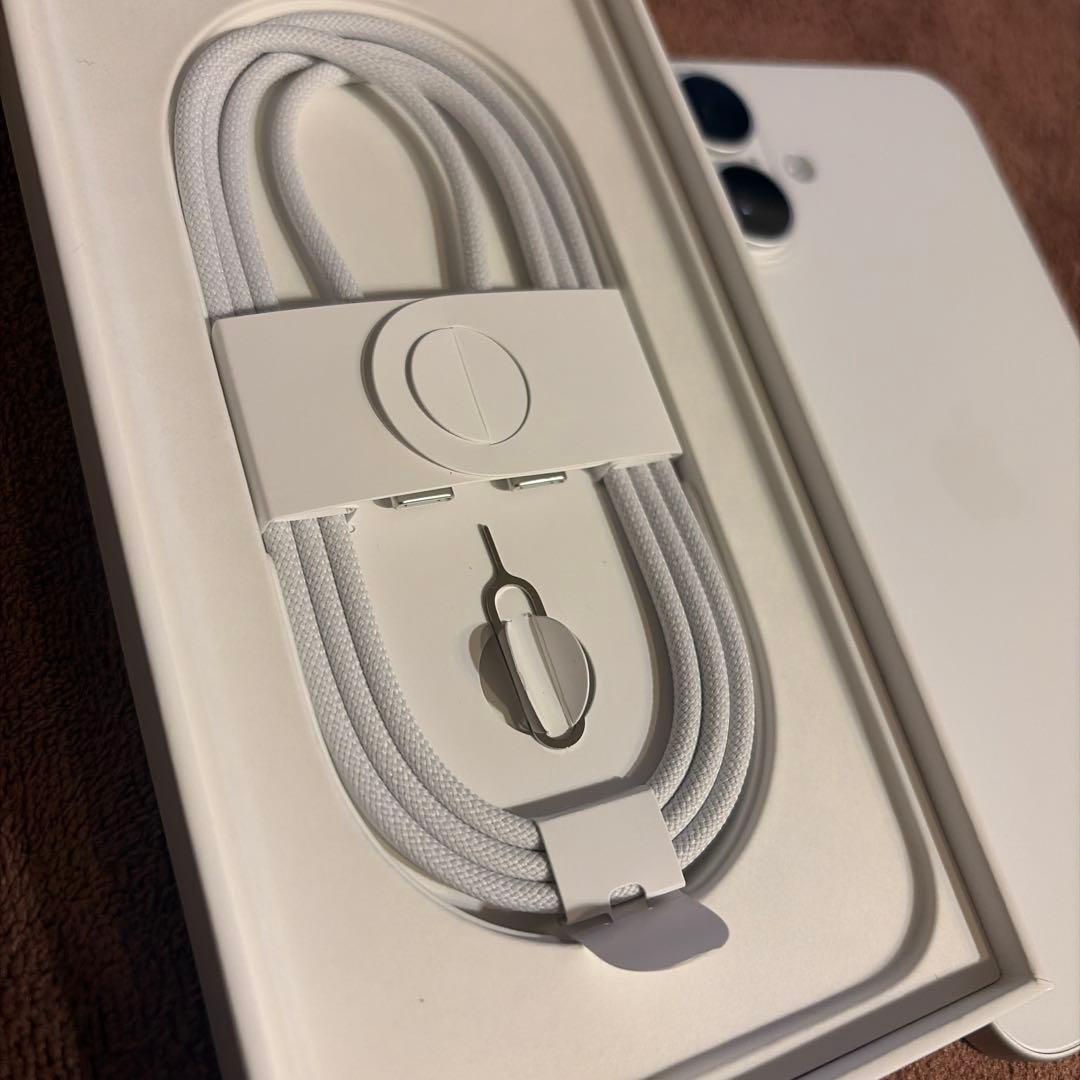 iPhone16Plus 本体 ホワイト 256GB
