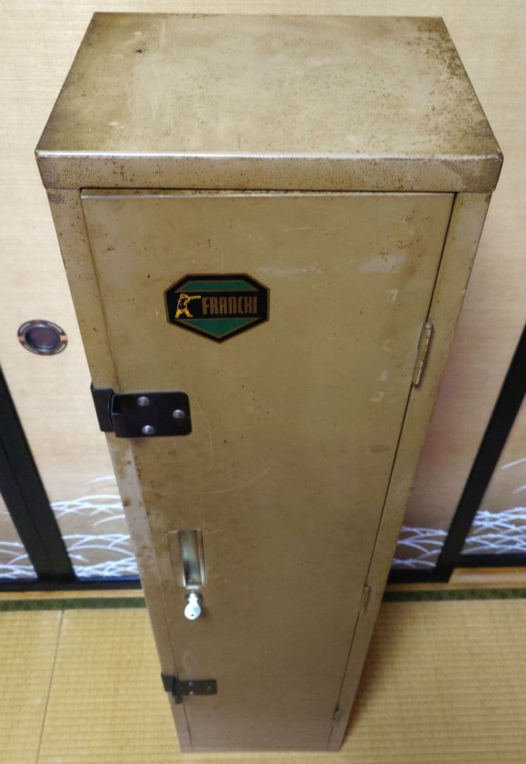 FRANCHI（フランキ） 金属製　ガンロッカー3丁用　鍵有り　固定用穴5箇所