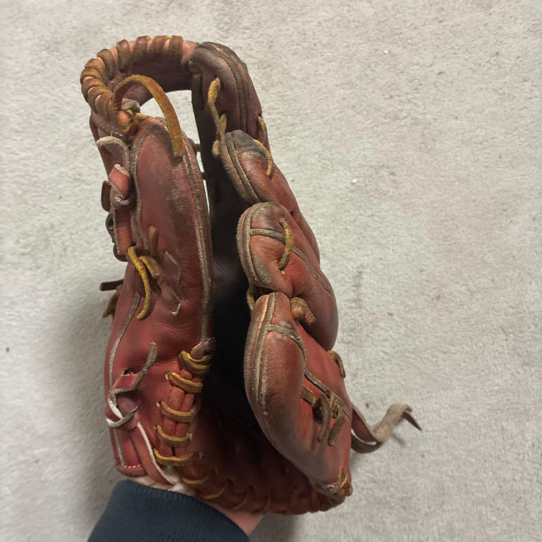 赤いレザー硬式野球グローブ