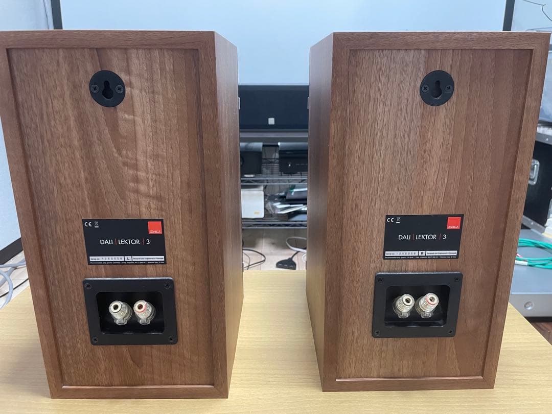 スピーカー・ウーファー DALI LEKTOR 3
