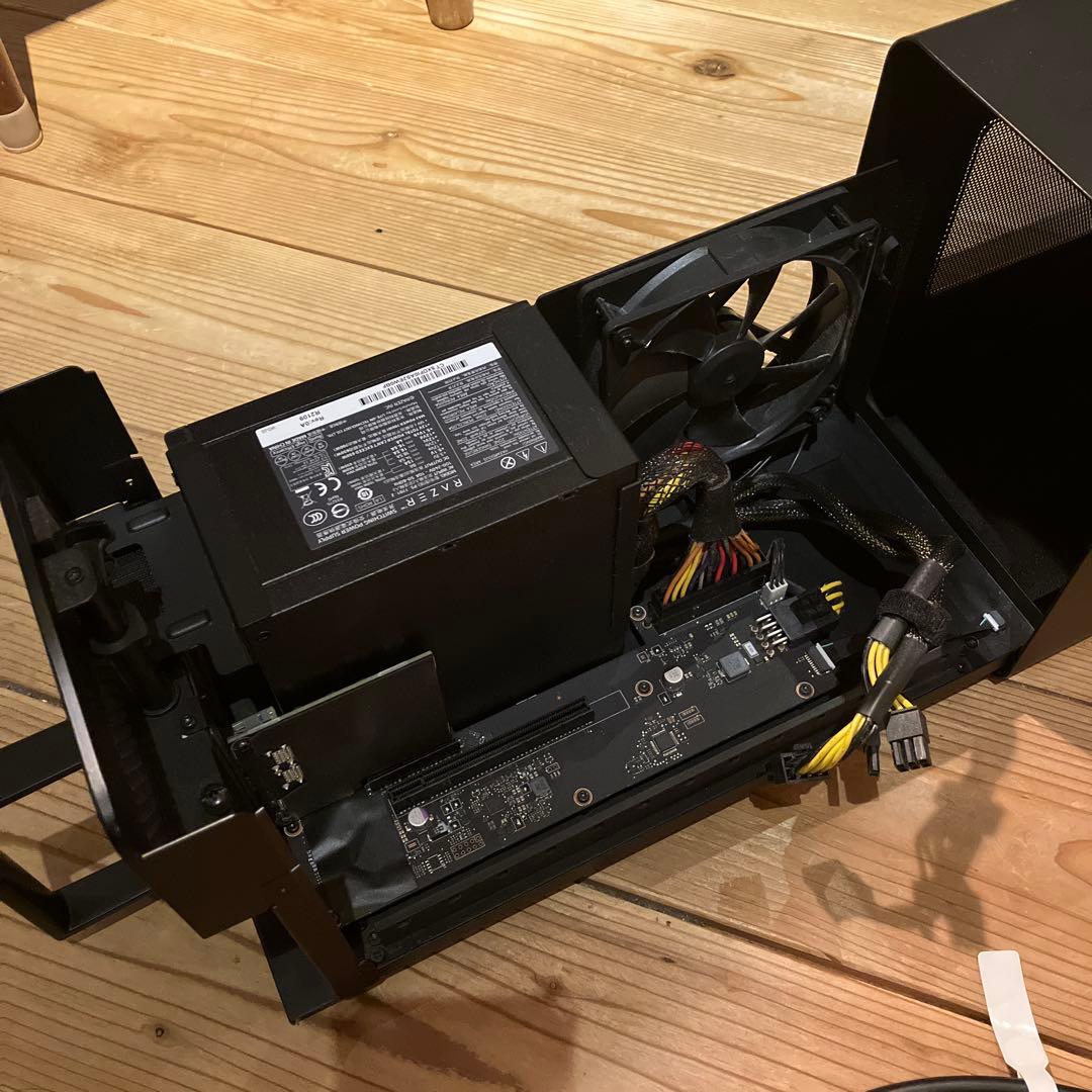 Razer Core X Chroma 外部グラフィックスエンクロージャー