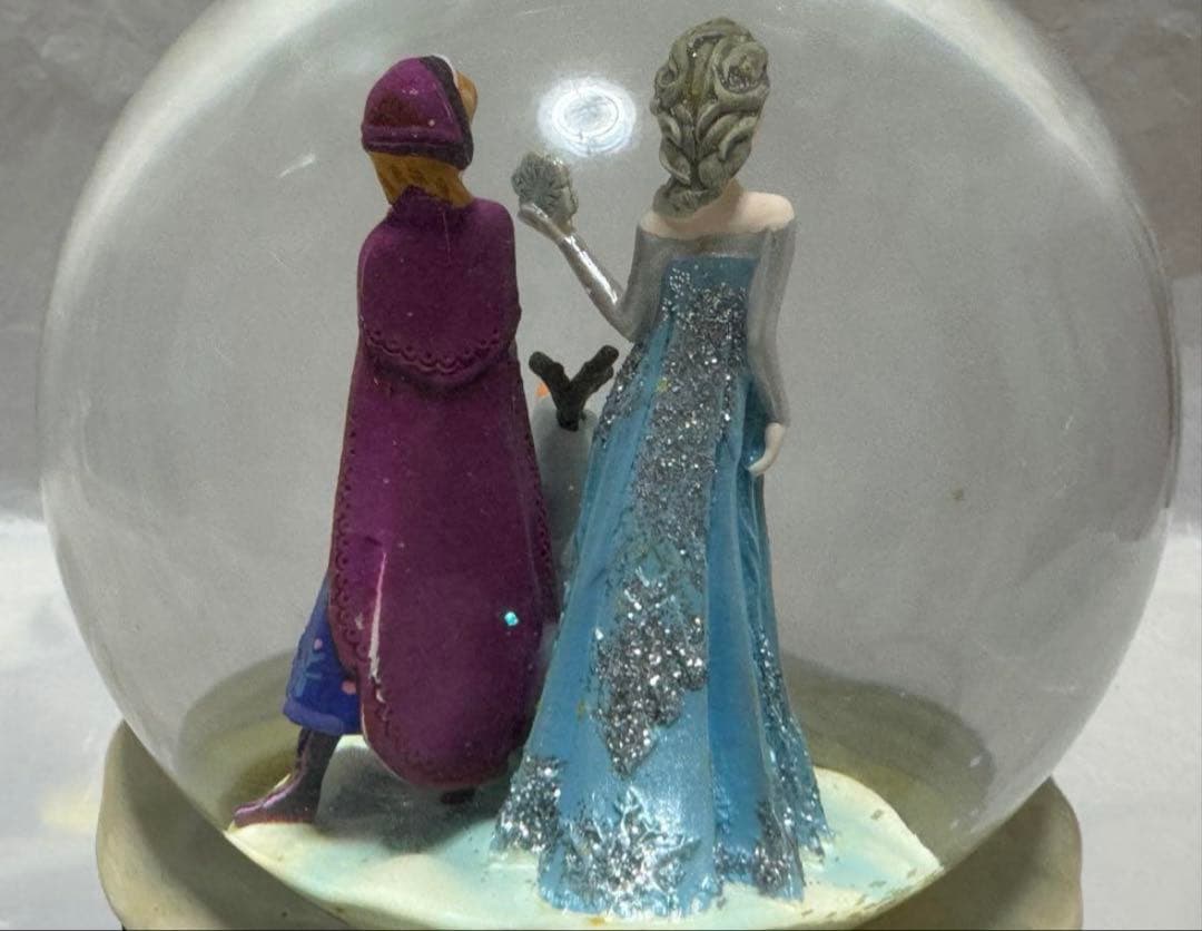 ディズニーストア アナと雪の女王 オルゴール付きスノーグローブ