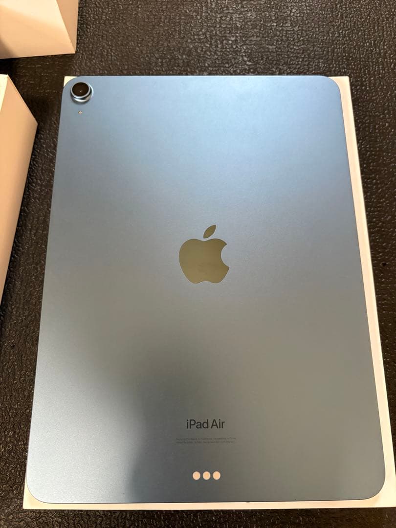 値下げました　iPad Air 5 Wi-Fi 64GB ブルー 純正カバー付き