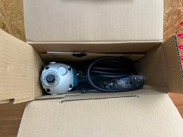 マキタ(Makita) 電子ポリッシャ 180mm PV7001C