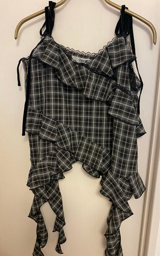 【匿名配送】FUR FURフリルキャミトップス　RWFT254081