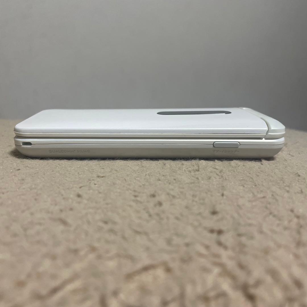 GRATINA 4G KYF31 白 ホワイト ガラケー SIMフリー 携帯電話