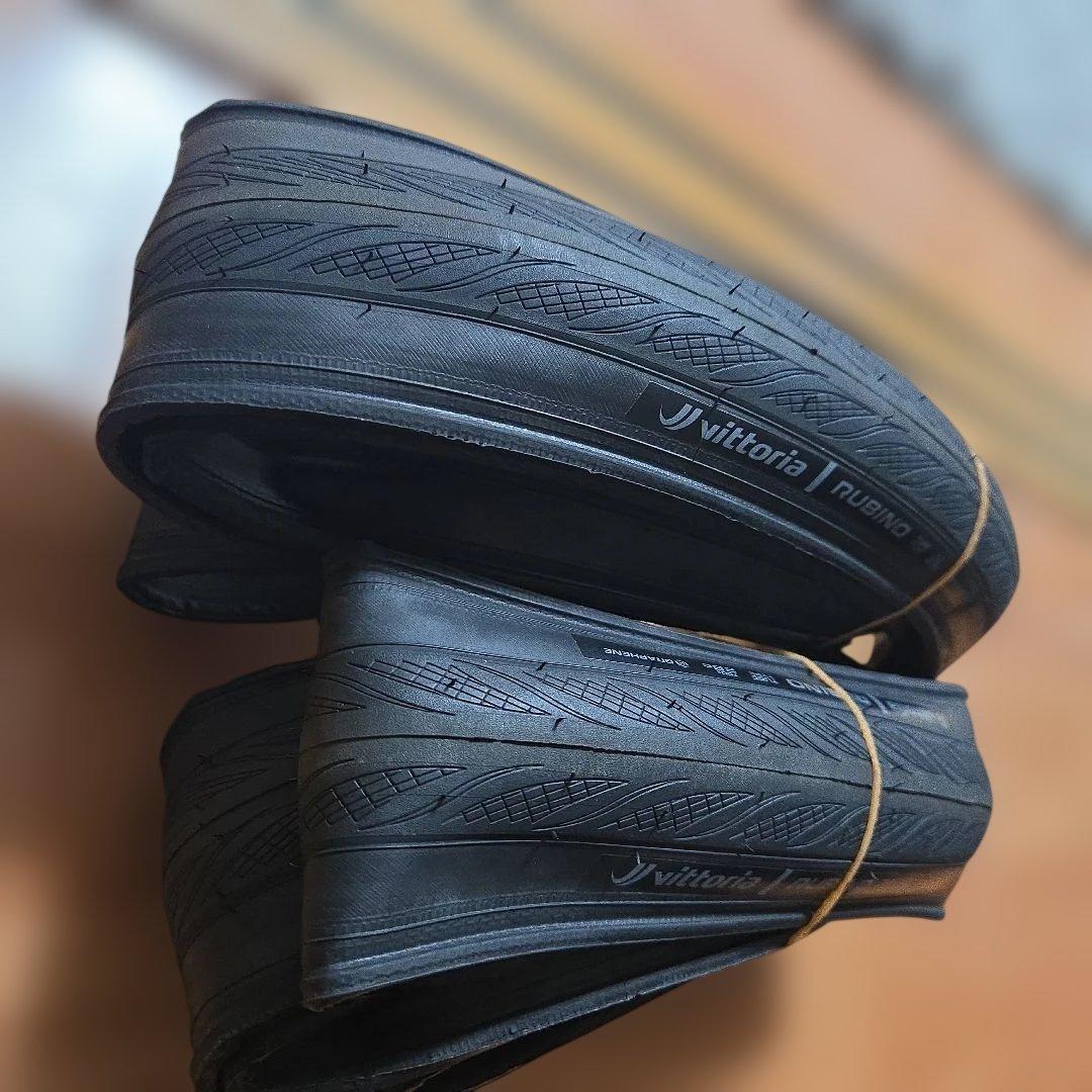 Vittoria ルビーノV グラフェン クリンチャー タイヤ 700x28C