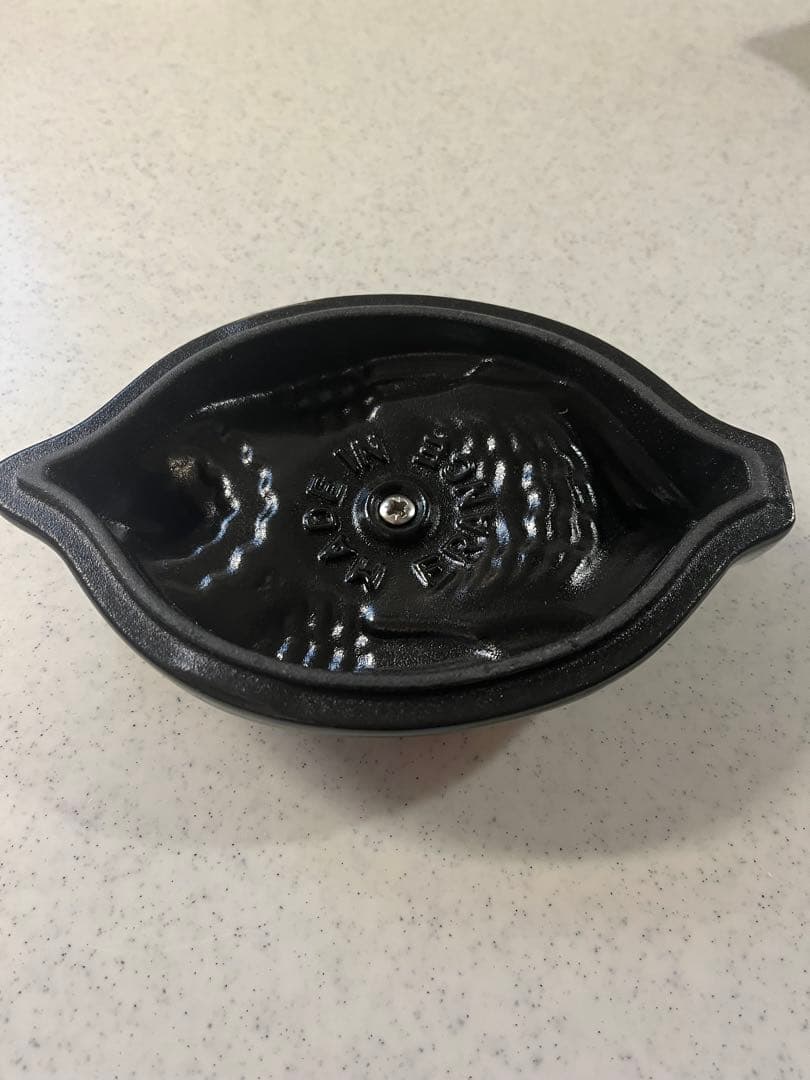 めりかり　新品staub ストウブ　スモールチキンココット　バジルグリーン