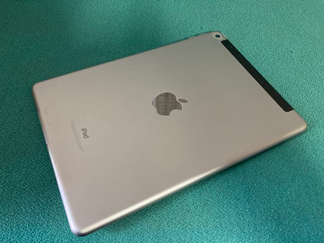 ① iPad 第6世代 Wi-Fi Cellular 128GB シルバー