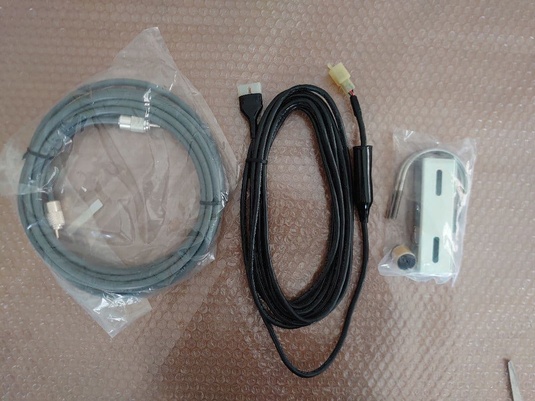 屋外型アンテナチューナー HT-200ATF と HTC-200ATF