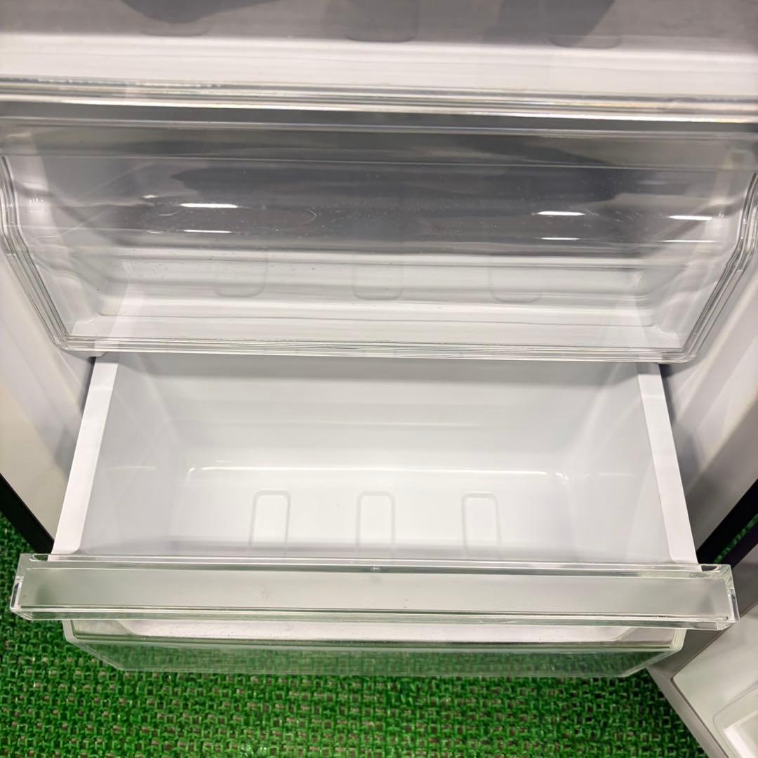 607 大きめサイズ　冷蔵庫　100L強　小型　一人暮らし　右開き　2ドア　黒色