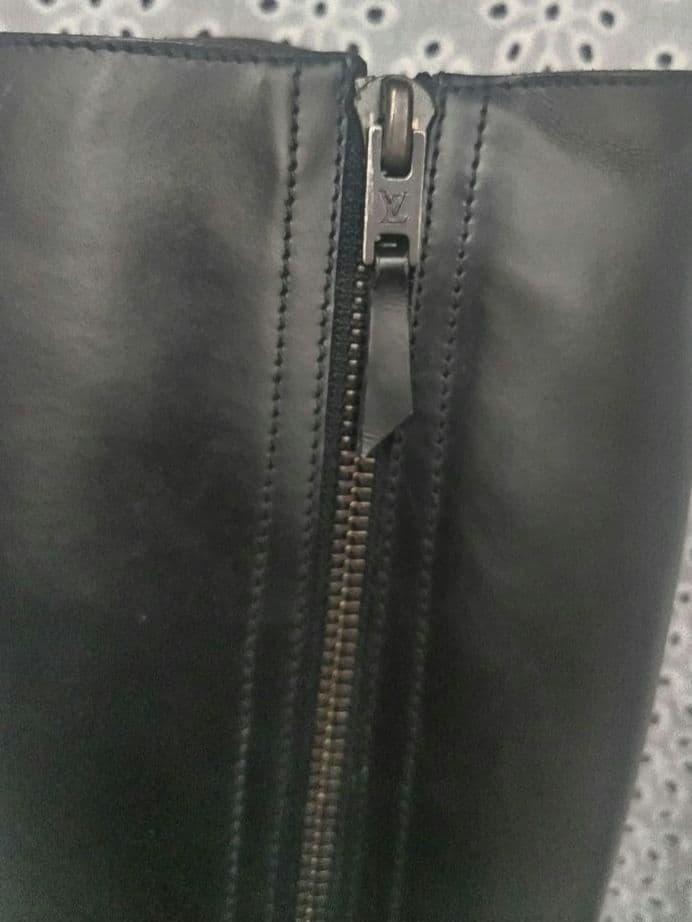 ルイ・ヴィトン LOUIS VUITTON ロングブーツ　レースアップブラック