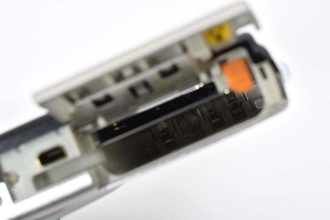 【お値下げ歓迎・美品】　Nikon COOLPIX S3000 シルバー