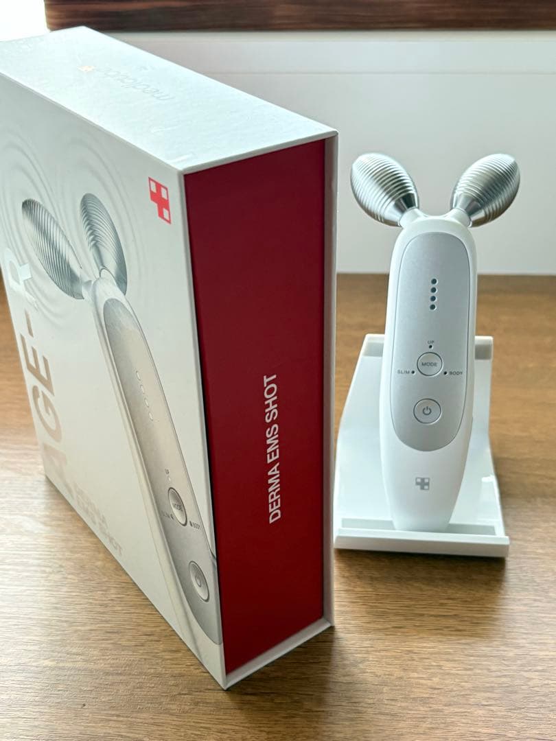 MEDICUBE AGE-R Derma EMS Shot (エージアール）