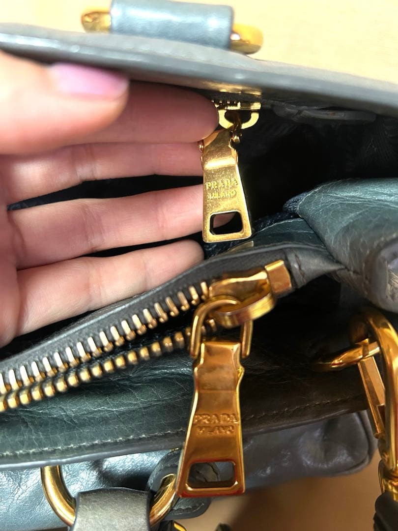 最終値下げ！！PRADA ブルーグレー レザーバッグ