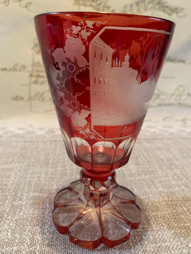 ボヘミアガラス　アンティーク19世紀後半　細密にカットされた風景画が素敵です！