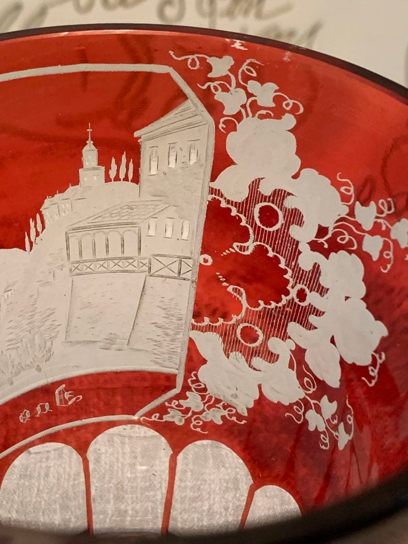 ボヘミアガラス　アンティーク19世紀後半　細密にカットされた風景画が素敵です！