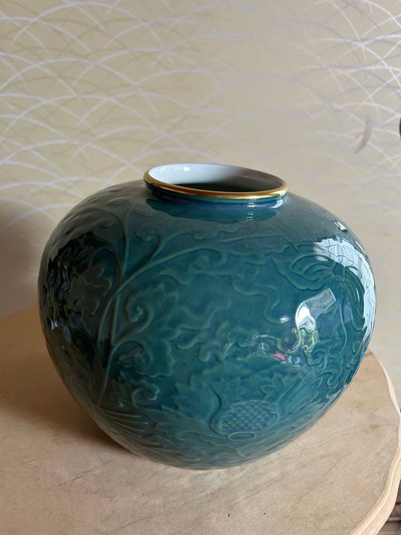 深川製磁　花瓶　牡丹彫刻