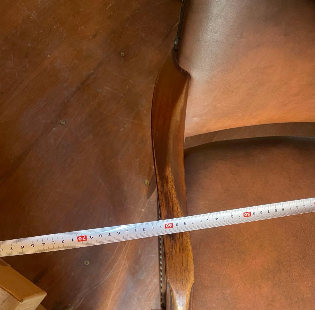 ブラウンフェイクレザー　単鋲アームチェア