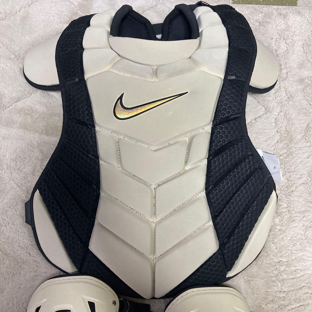 ナイキ硬式キャッチャー防具