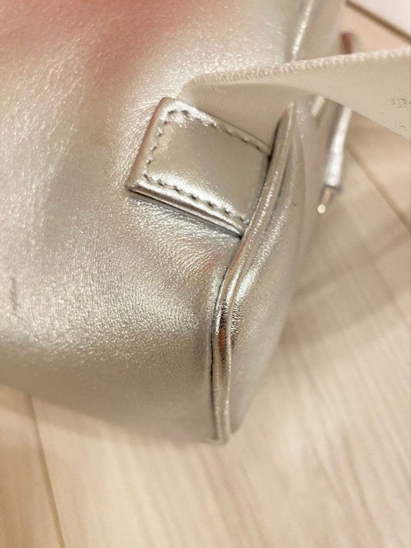 Roger vivier ボディバッグ　シルバー