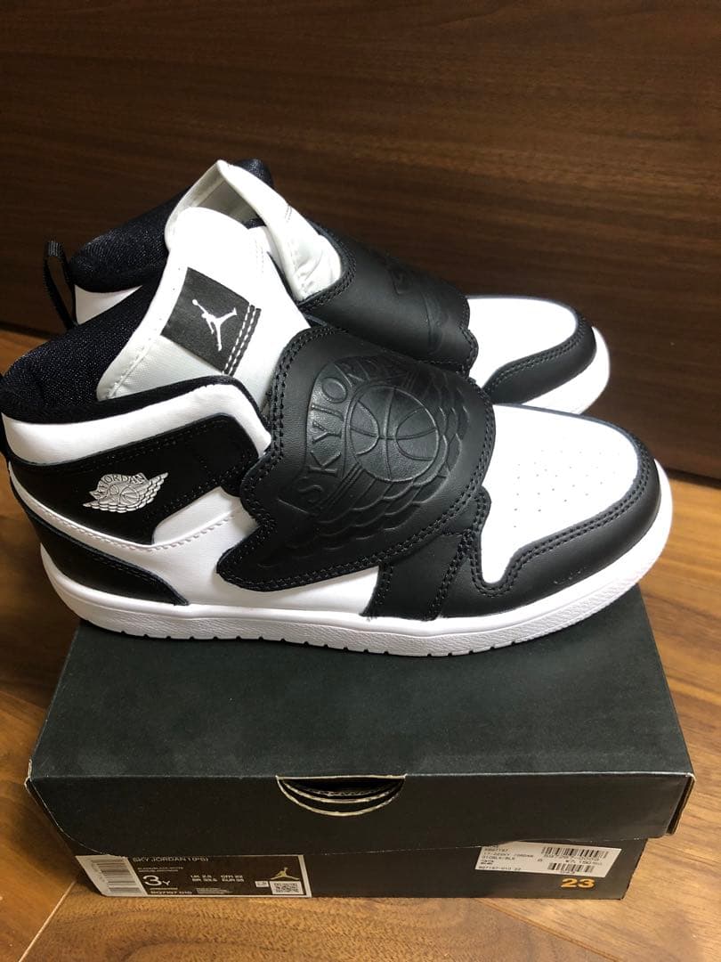 スカイジョーダン　22㎝　白黒