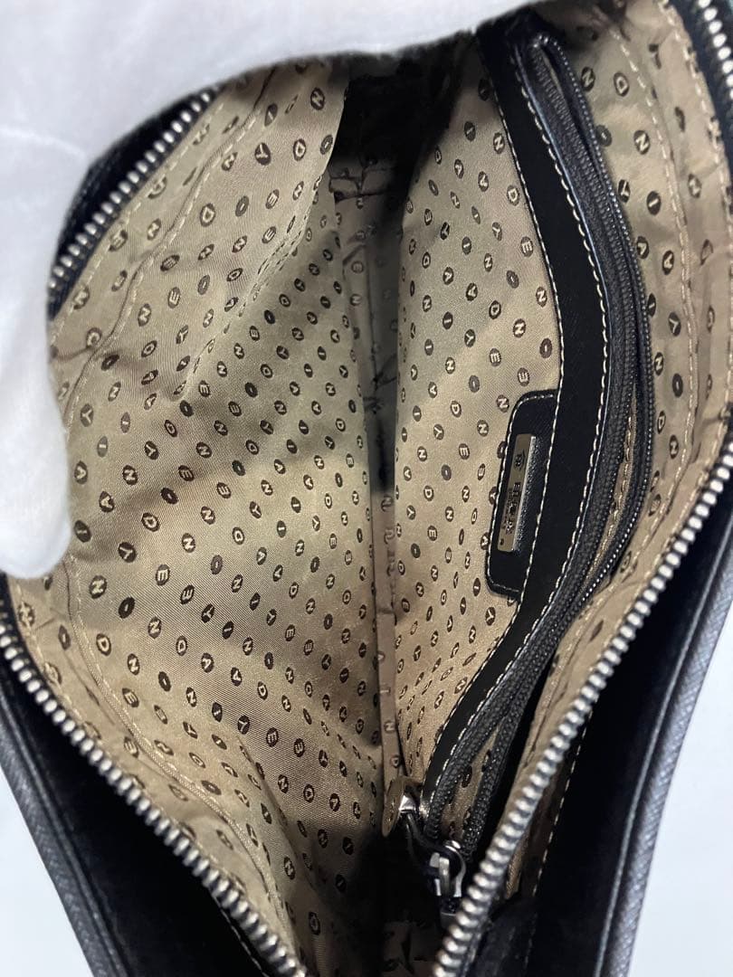 美品未使用品　印傳屋のプライデンショルダーバッグ