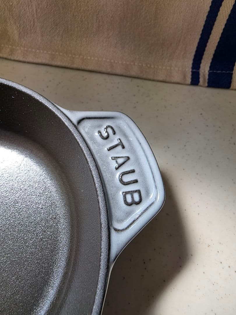 STAUB（ミナ ペルホネン）オーバルホットプレート ２３㎝　グレー