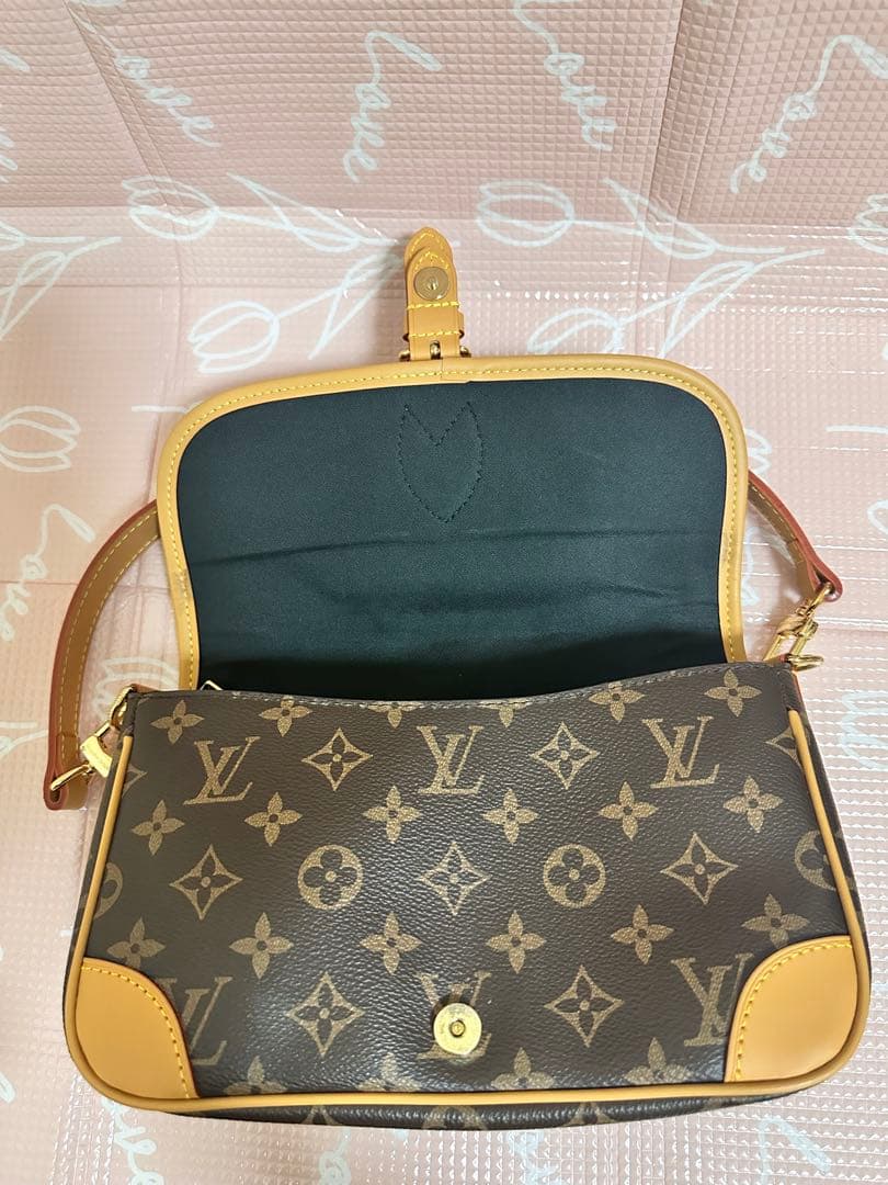 極美品LVノベルティ アンティーク ショルダーバッグ