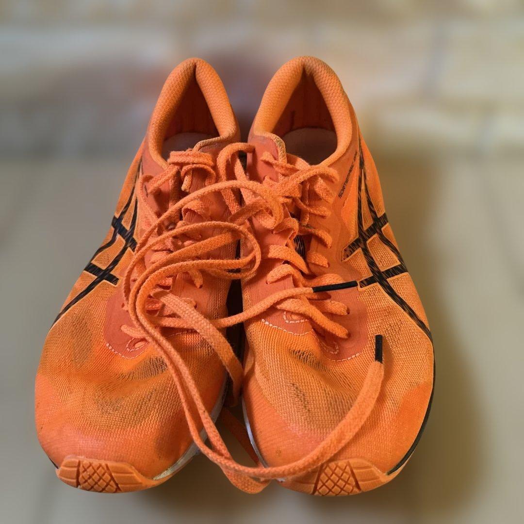 ASICS SORT THE MAGIC 6 オレンジスパイクシューズ