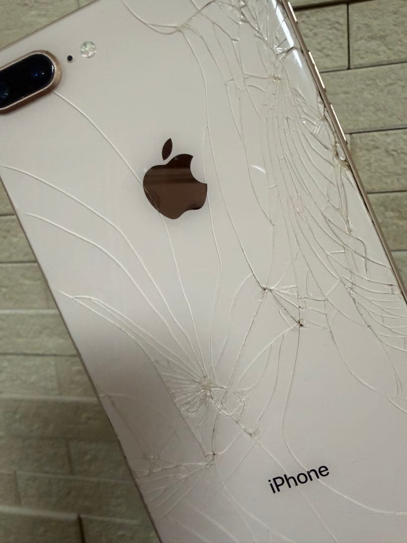 Apple iPhone 8 Plus 本体