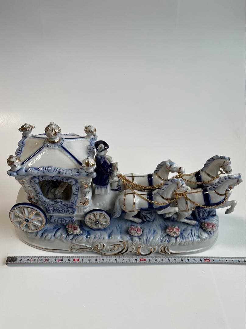 【磁器製アンティーク人形】 昭和から語りかけるセト・ノベルティ　「馬車」