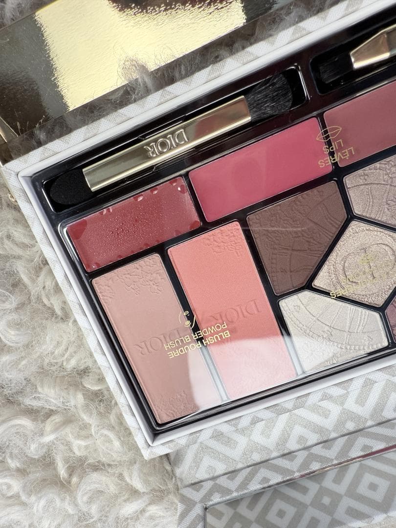 未使用　ディオール　Dior　エクランクチュールマルチユース　ホリデー限定