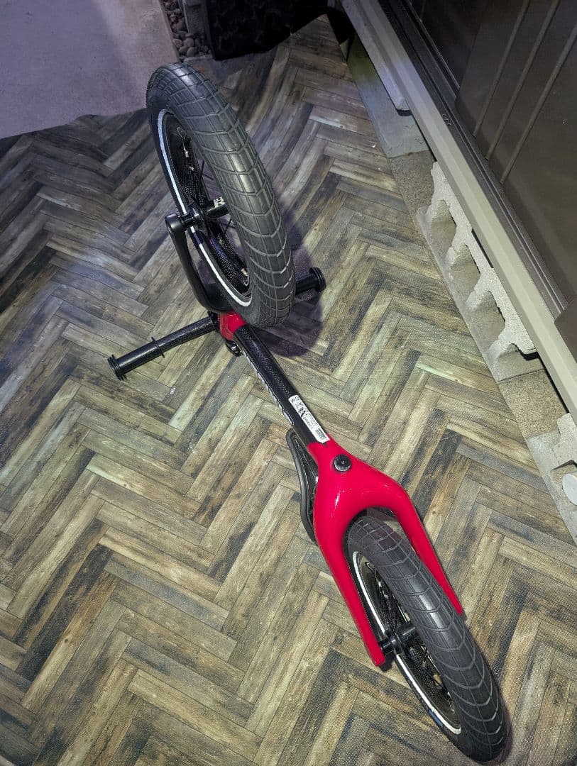 STRIDER ST-R ストライダー　カーボン　室内使用のみ