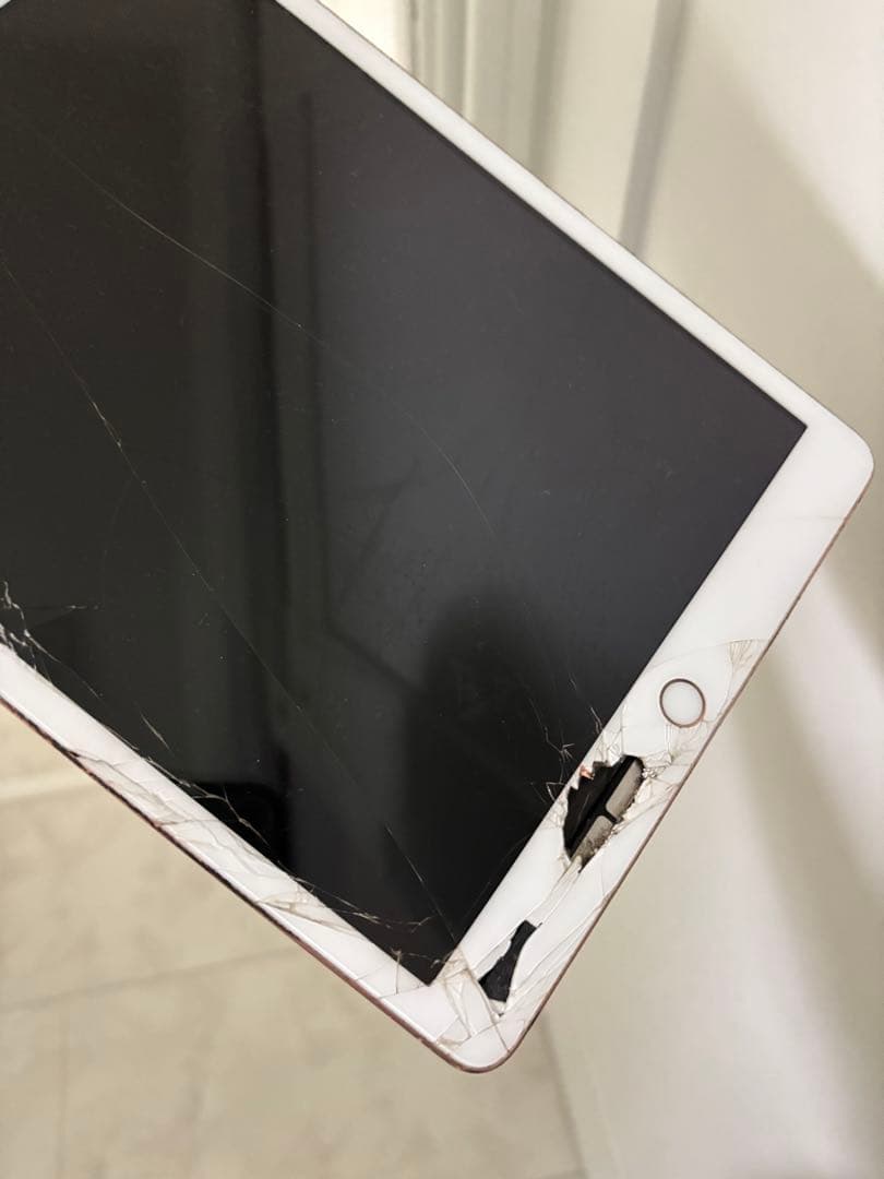 iPad 第8世代　本体 画面ひび割れ　操作可能