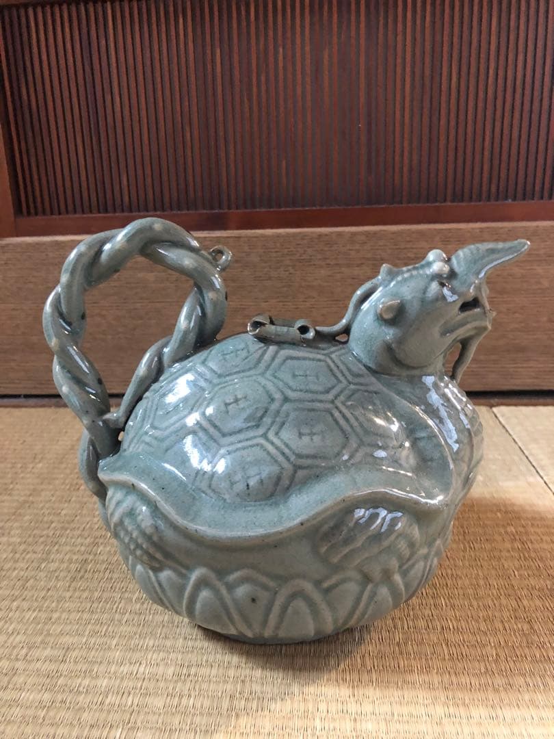 高麗青磁　瑞獣（ずいじゅう）水注（すいちゅう）