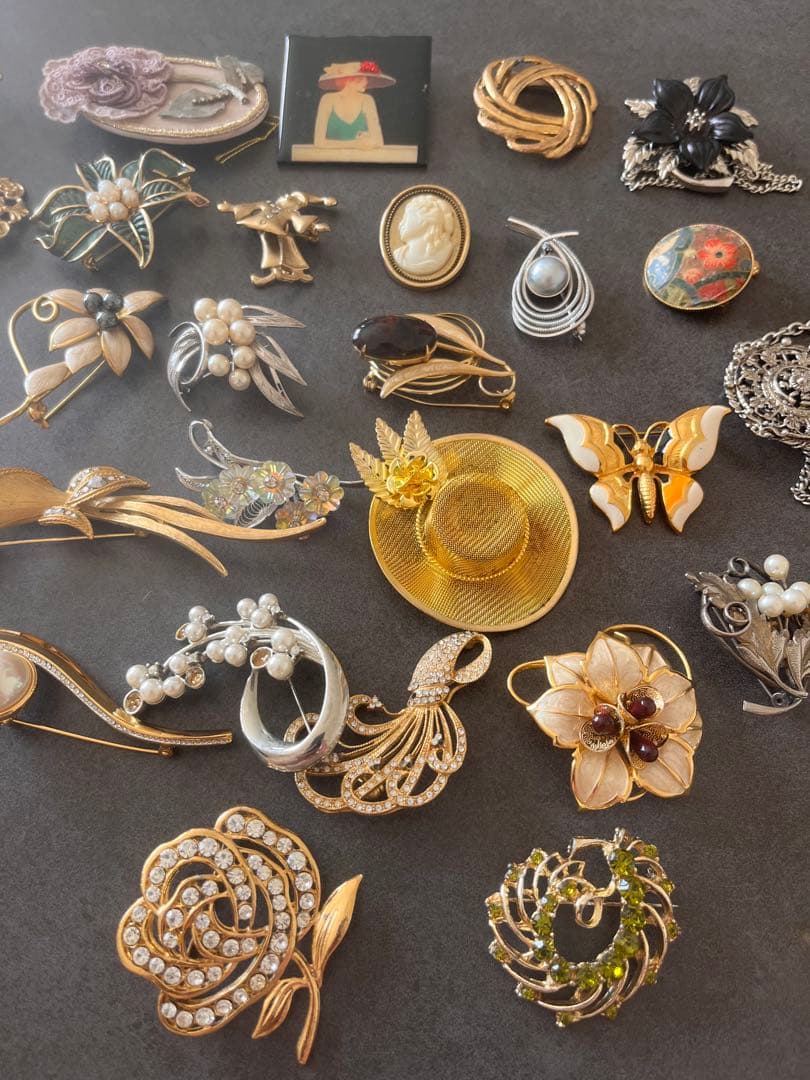 0118-3 遺品整理　ブローチまとめ　40点